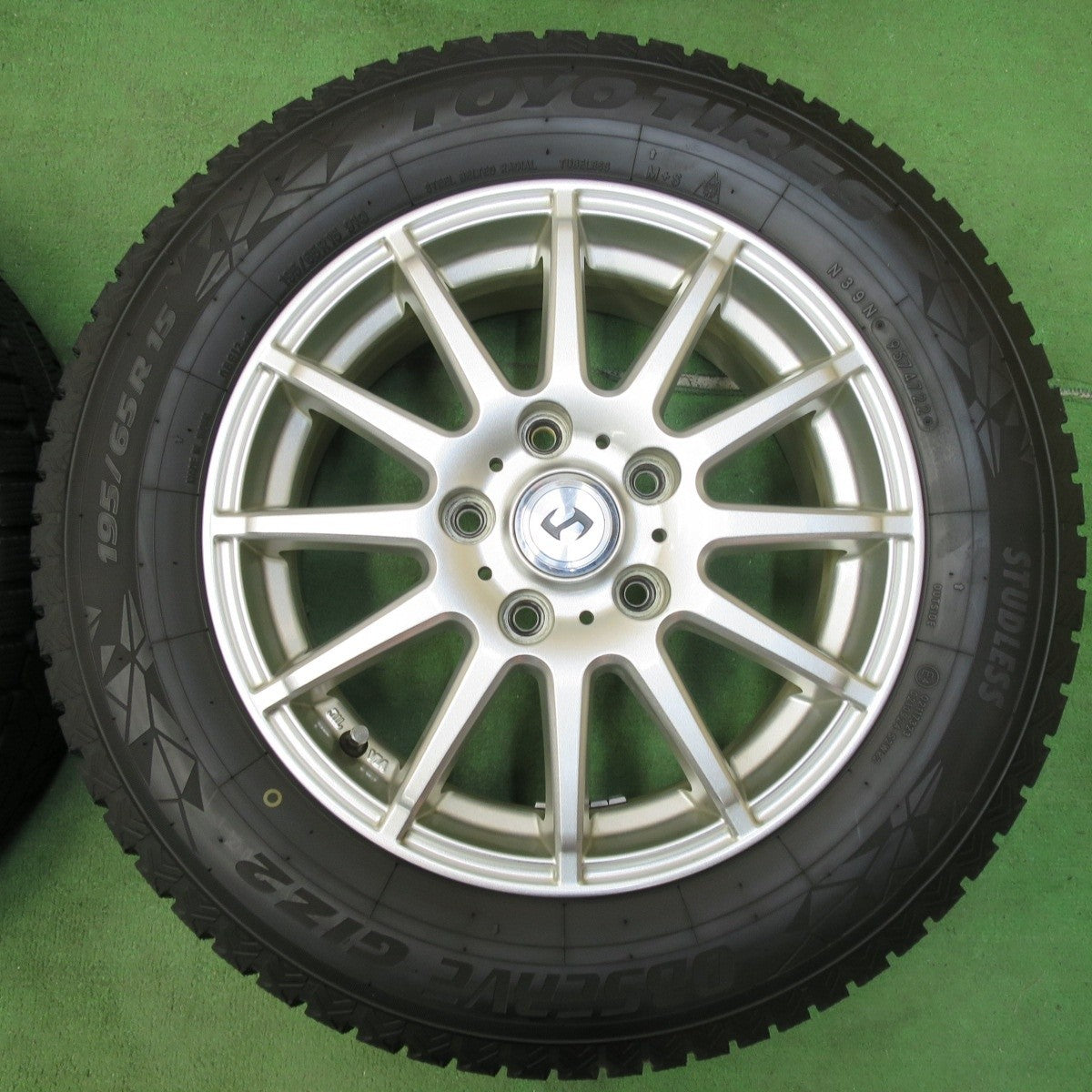 バリ溝!22年!キレイ!9分★スタッドレス 195/65R15 トーヨー オブザーブ GIZ2 weds ウェッズ 15インチ PCD114.3/5H★4121204イス
