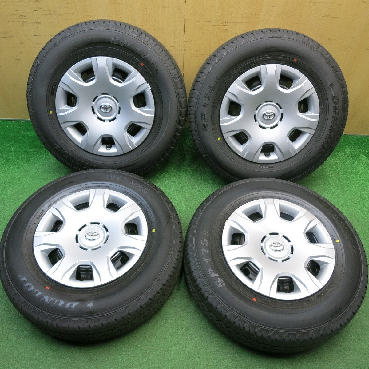 新車外し!25年★トヨタ 200系 ハイエース 純正 スチール 195/80R15 107/105S ダンロップ SP175N 15インチ PCD139.7/6H★6011712HAノ