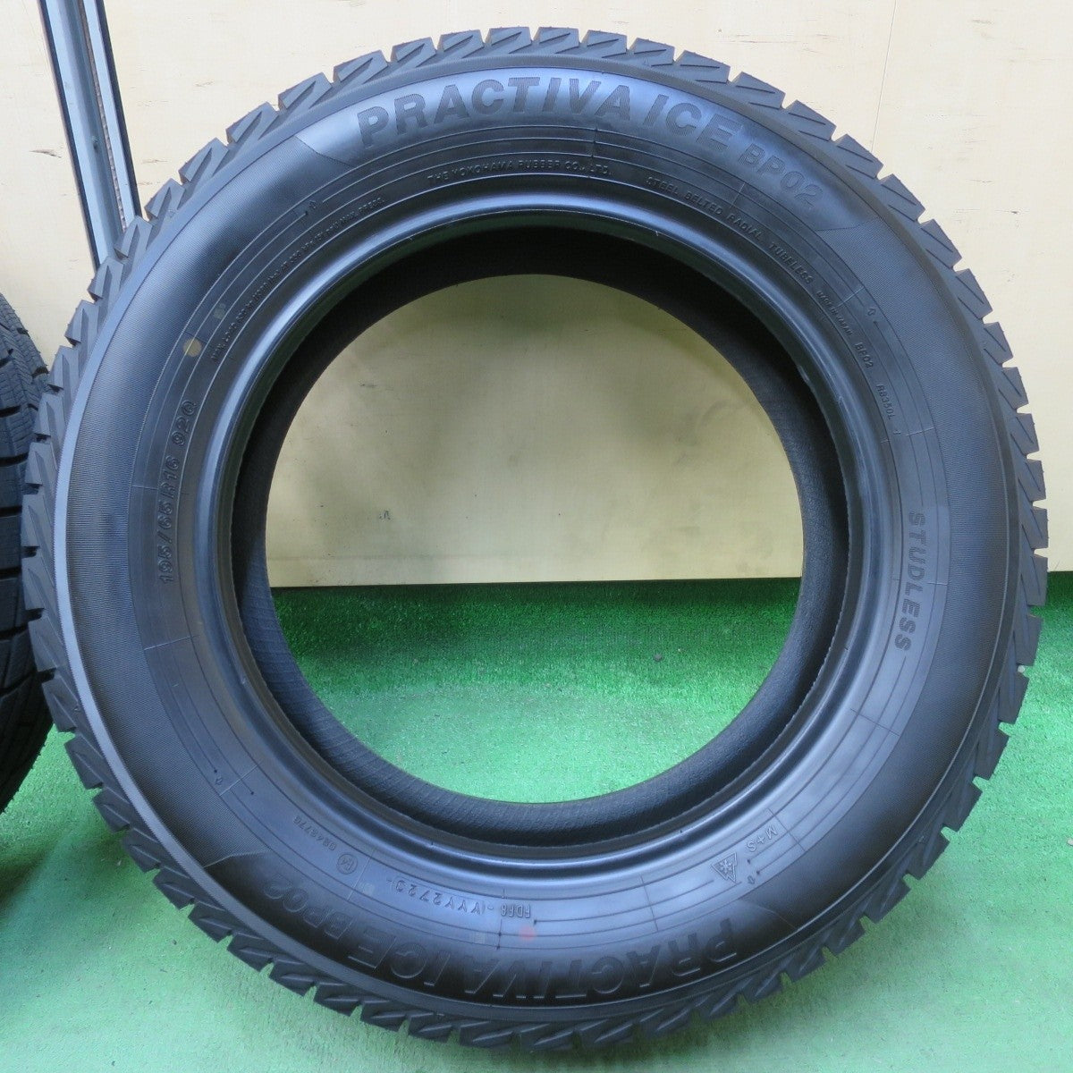 ほぼ未使用!23年★スタッドレス 195/65R16 プラクティバ アイス BP02 タイヤ 16インチ ライズ ロッキー 等★5040509イスタ
