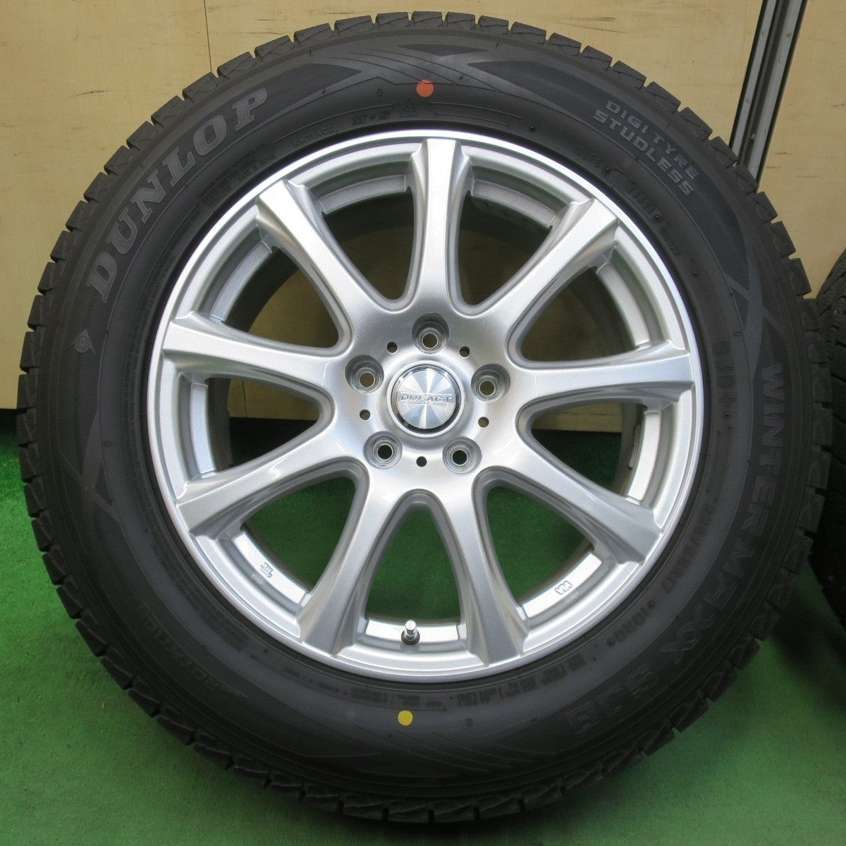 バリ溝!21年!キレイ!9.5分★スタッドレス 225/65R17 ダンロップ ウインターマックス SJ8+ DUFACT デュファクト 17インチ PCD114.3/5H★5032008イス