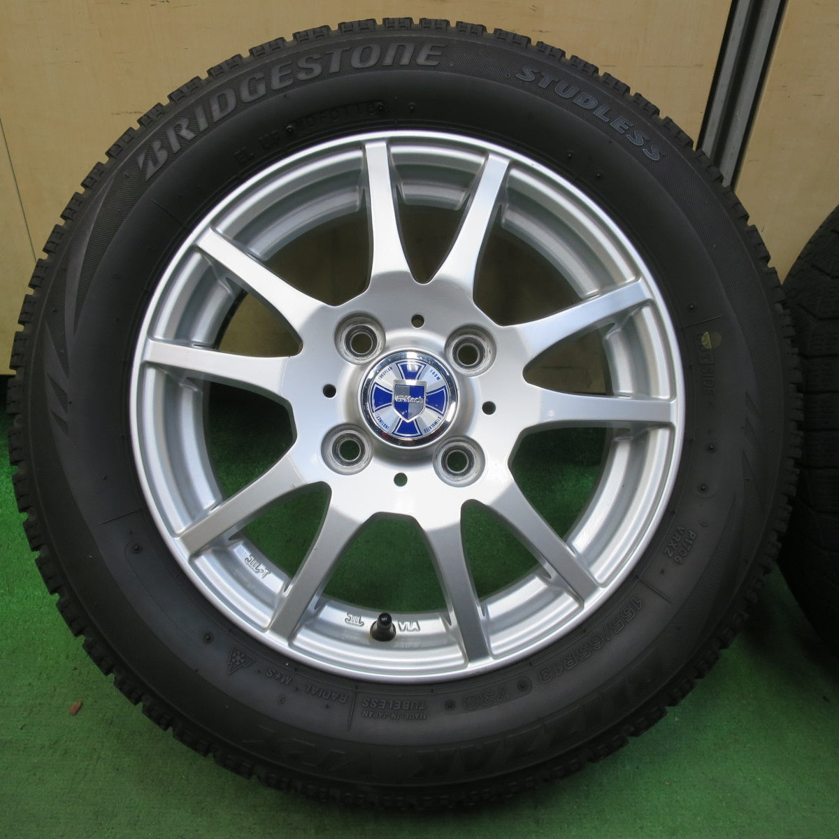 キレイ★スタッドレス 155/65R13 ブリヂストン ブリザック VRX GMach 13インチ PCD100/4H★5061806イス
