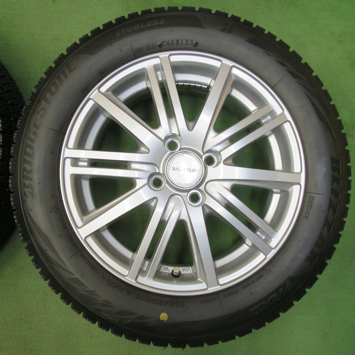 未使用!23年★スタッドレス 185/60R15 ブリヂストン ブリザック VRX2 BALMINUM バルミナ 15インチ PCD100/4H★5080803イス