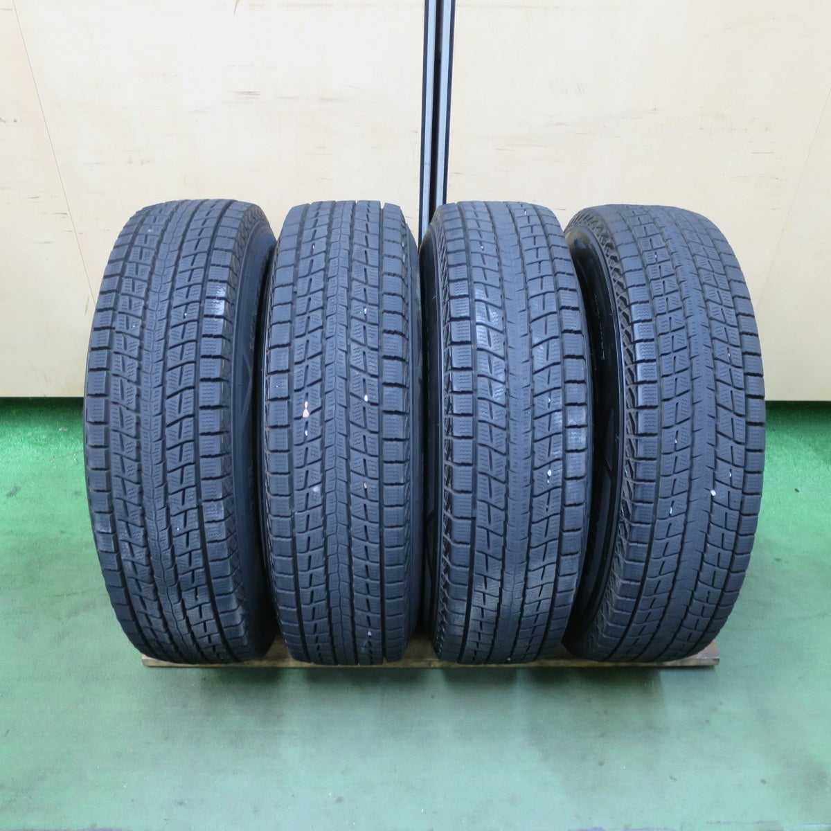 バリ溝!21年!キレイ!9分★ジムニー MAD CROSS JB-01 195/80R15 スタッドレス ダンロップ ウインターマックス SJ8+ 15インチ マッドクロス PCD139.7/5H★5112802TTス