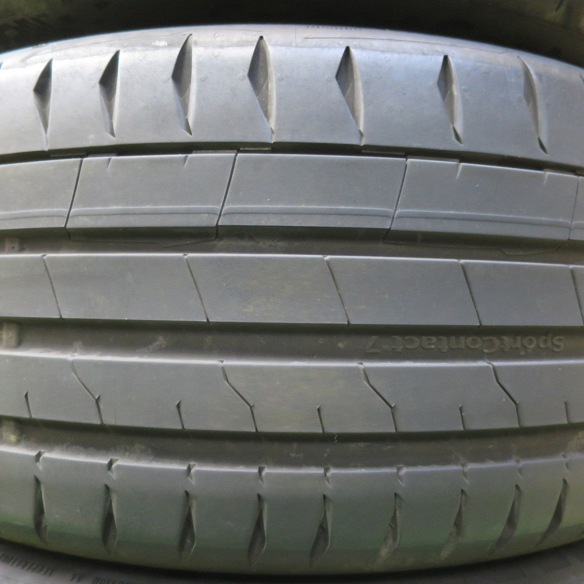 バリ溝!24年!8.5分★235/45R19 コンチネンタル スポーツコンタクト7 タイヤ 19インチ レクサス LBX ボルボ V60CC ベンツ GLA 等★5111510イノタ