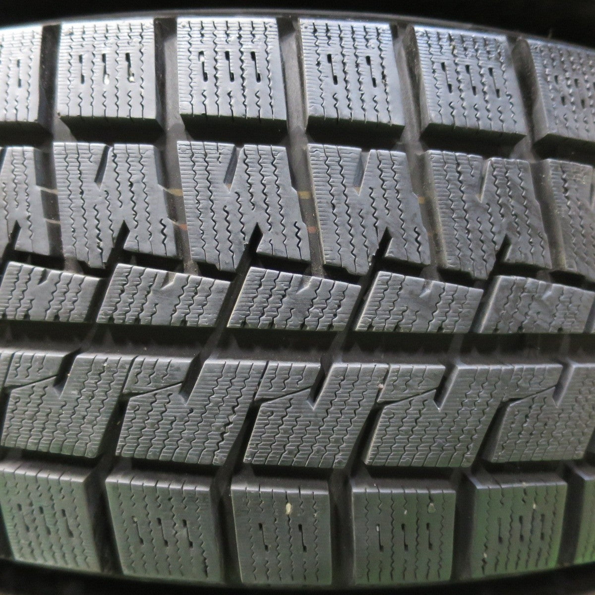 バリ溝!22年!9.5分以上★スタッドレス 205/65R16 クムホ ウィンタークラフト アイス Wi61 タイヤ 16インチ ヤリスクロス セレナ ティアナ 等★5032011イスタ