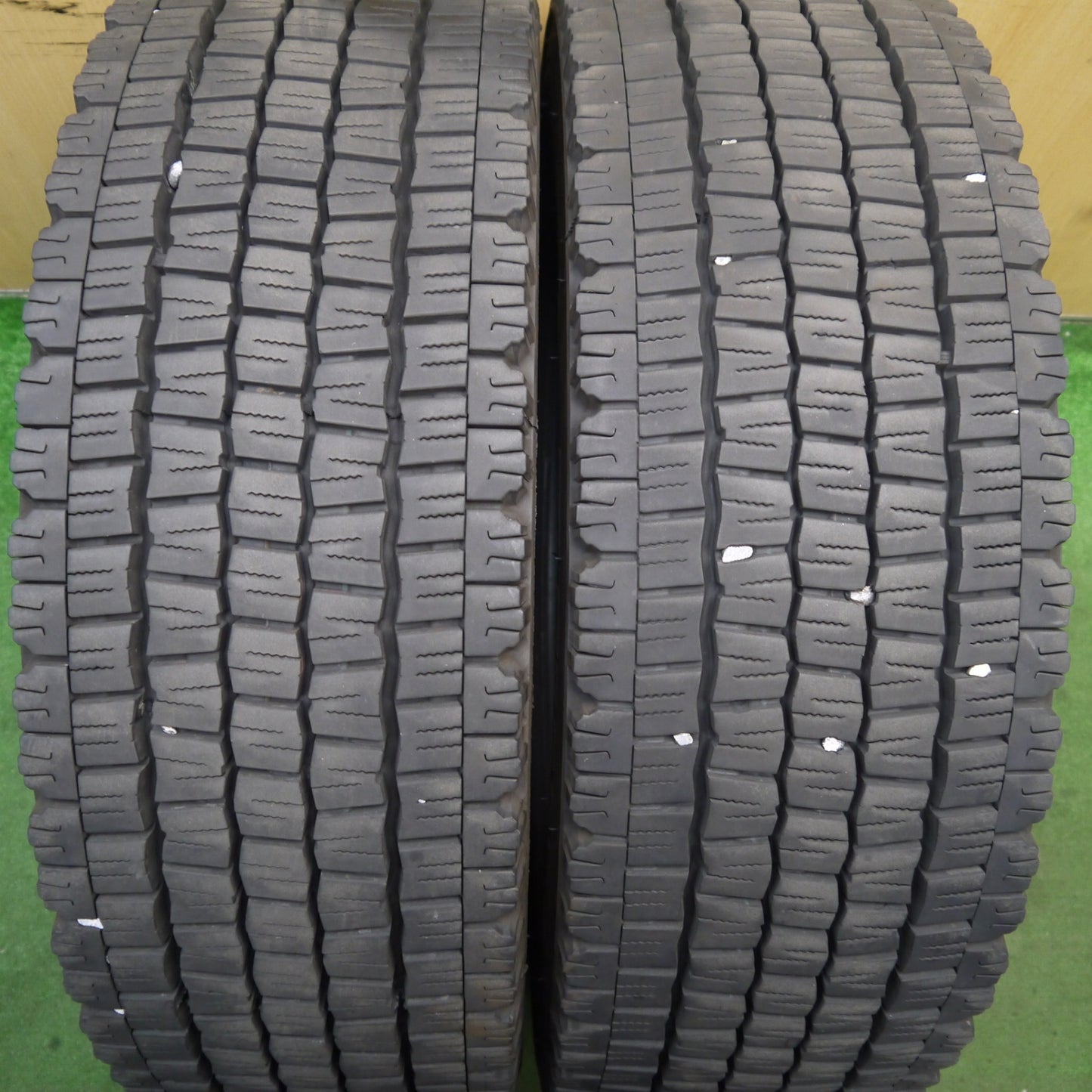 2本価格!23年★トラック タイヤ 245/70R19.5 136/134J スタッドレス ダンロップ デクテス SP081 19.5インチ★5062404KKスタ
