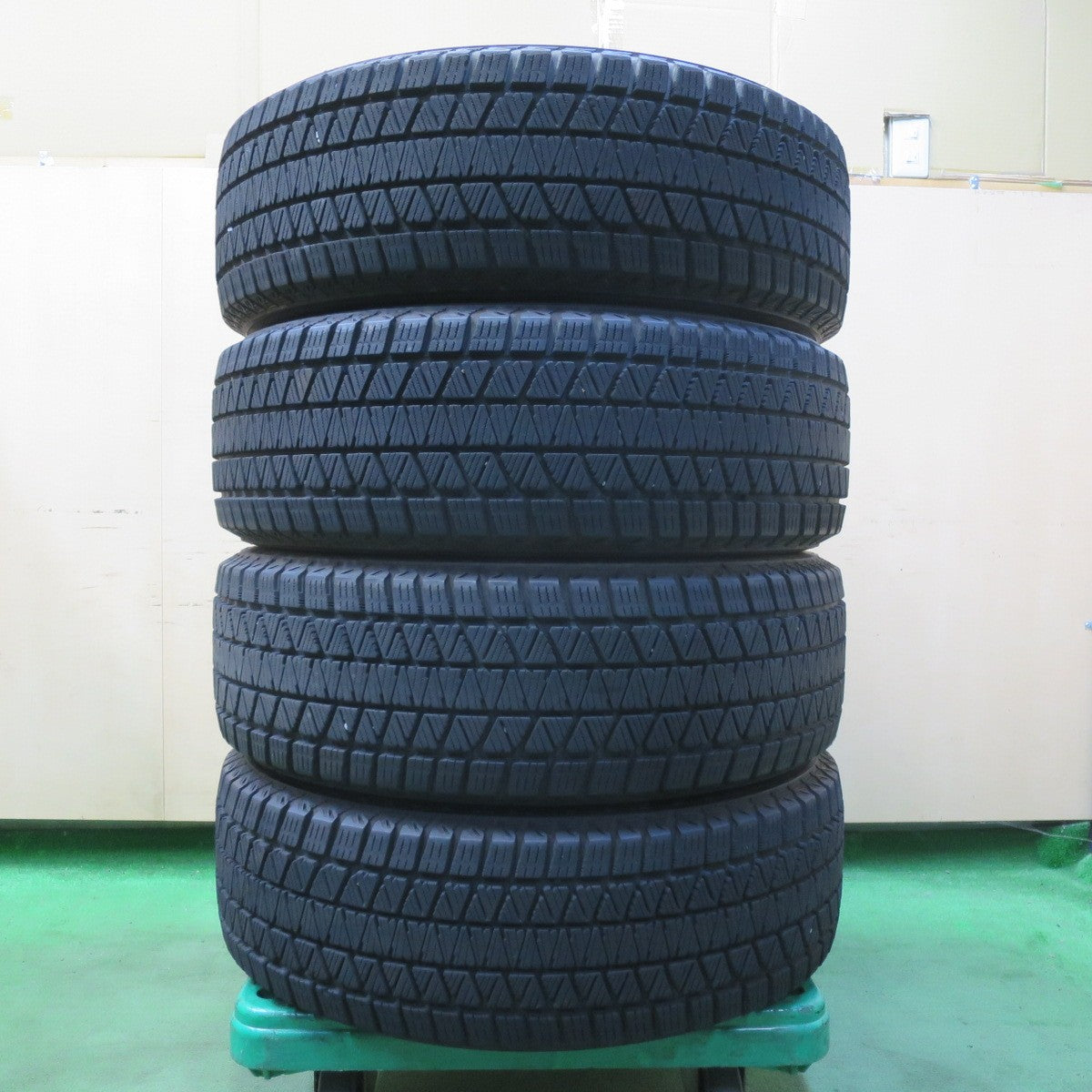 バリ溝!8.5分★スタッドレス 225/65R17 ブリヂストン ブリザック DM-V3 17インチ ハリアー RAV4 CX-5 CX-8 エクストレイル 等★5072105イスタ