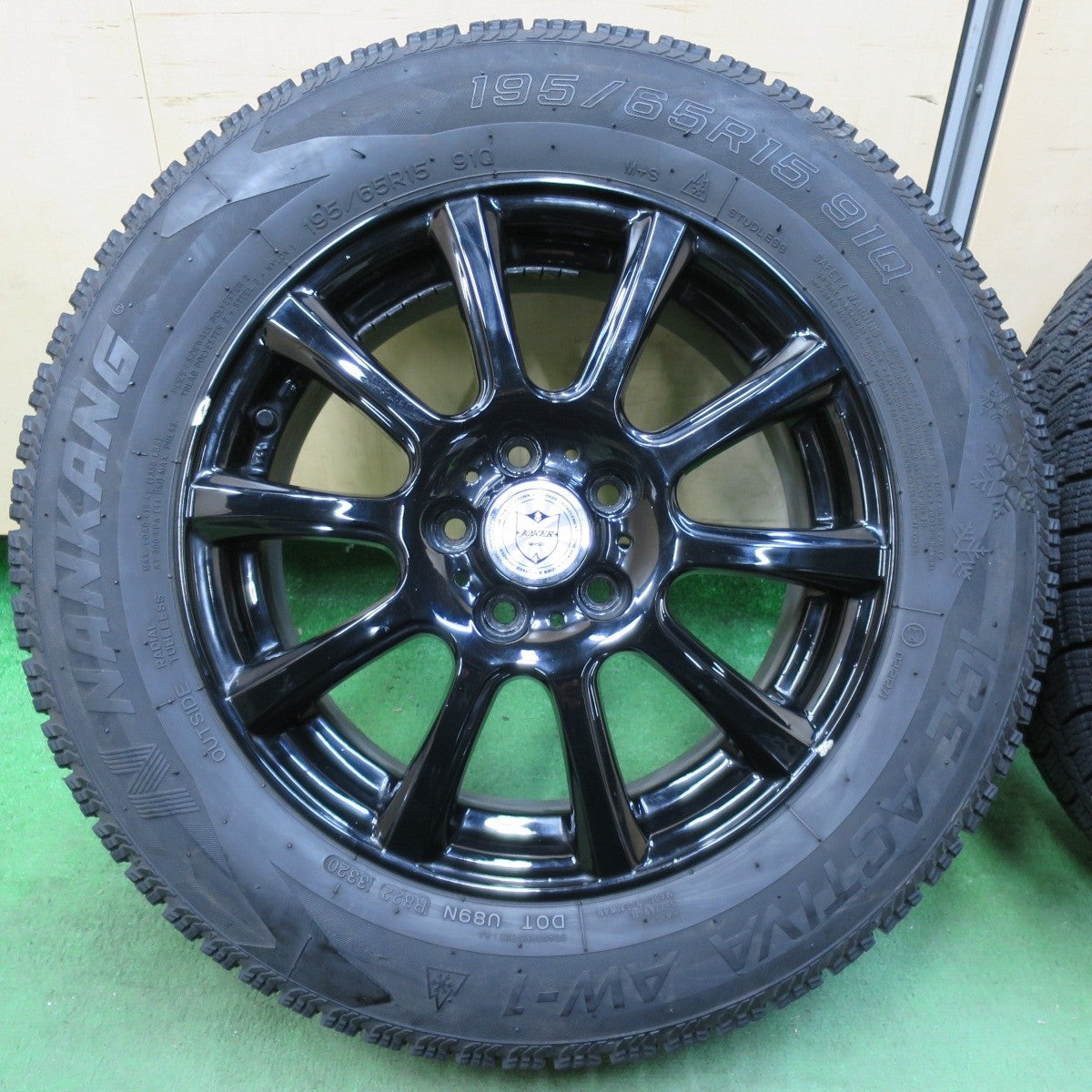 バリ溝!9.5分★プリウス 等 195/65R15 スタッドレス ナンカン アイスアクティバ AW-1 トーヨー オブザーブ ガリット GIZ JOKER 15インチ PCD100/5H★5011806イス