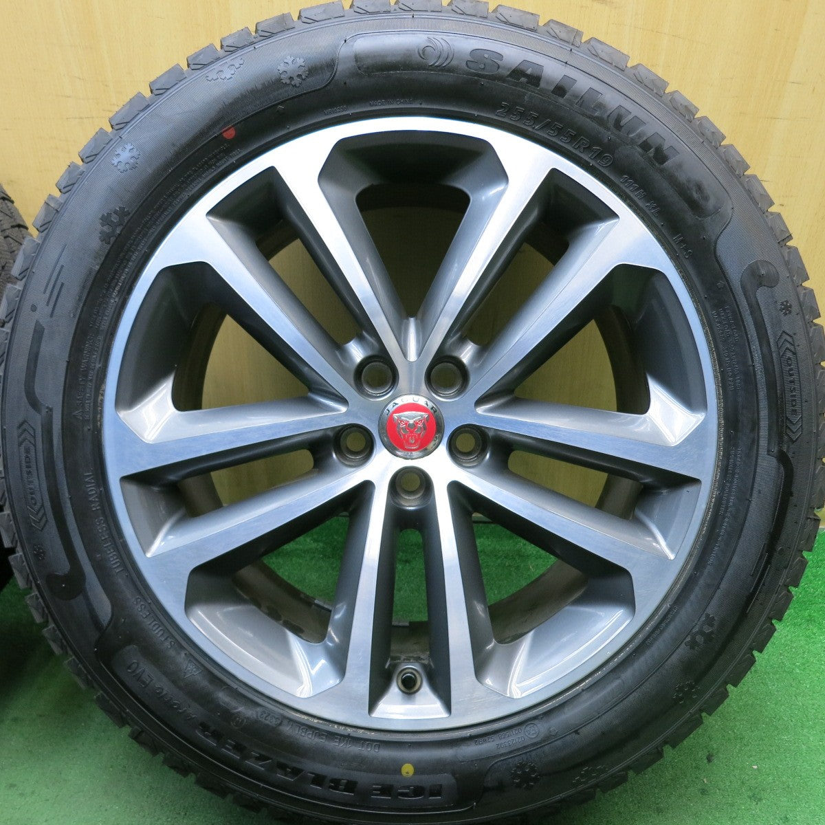 タイヤほぼ未使用!23年!キレイ★ジャガー Fペイス 純正 255/55R19 スタッドレス サイルン ICE BLAZER Arctic EVO 19インチ PCD108/5H★5080302HAス