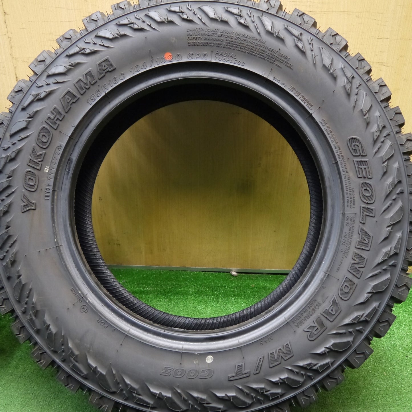 超バリ溝!24年!9.5分以上★195/R16C 104/102Q 6PR ヨコハマ ジオランダー M/T G003 タイヤ 16インチ ジムニー 等★5042202Hノタ