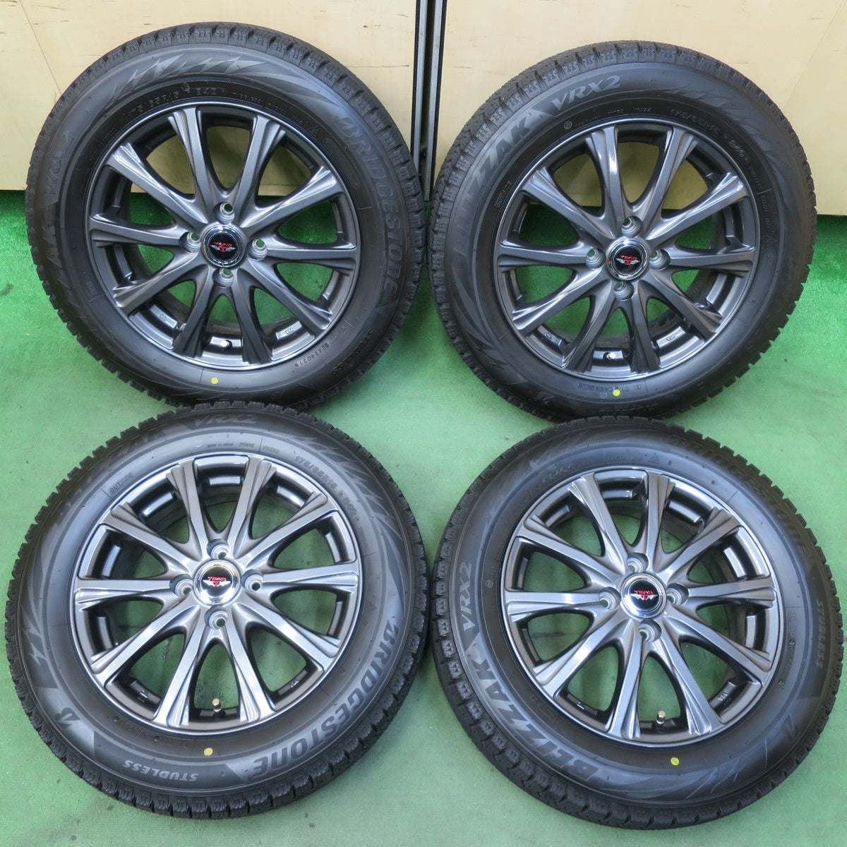 バリ溝！21年！キレイ！ほぼ10分☆スタッドレス 175/65R15