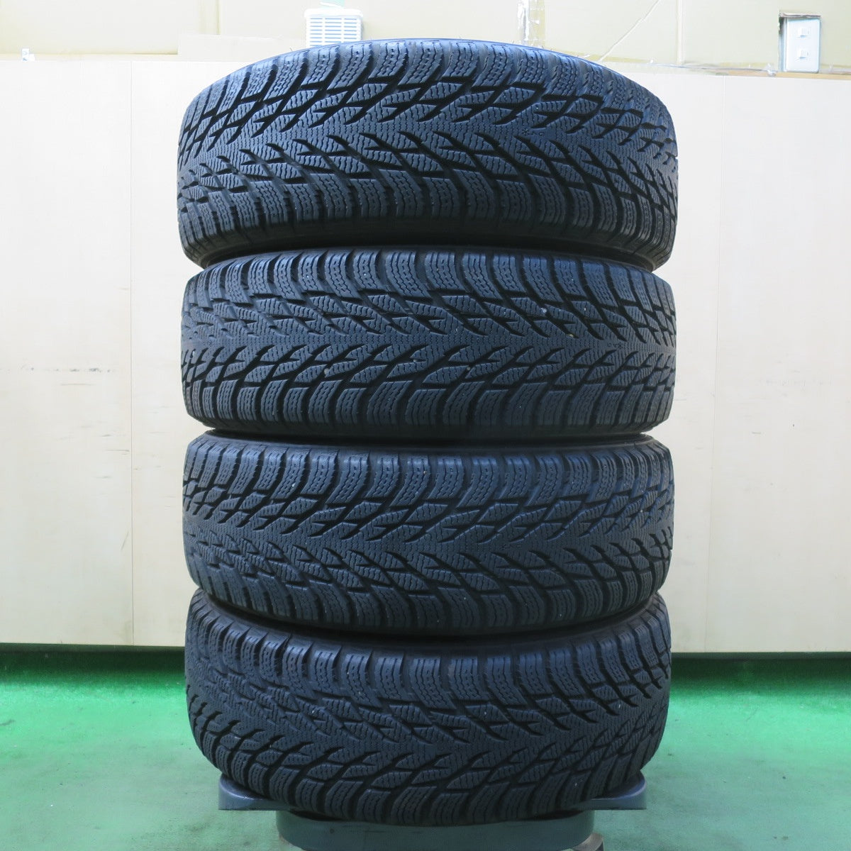 バリ溝!キレイ!9分★MINI ミニ クーパー F55 F56 純正 175/65R15 スタッドレス ノキアン タイヤ ハッカペリッタ R3 15インチ PCD112/5H★5102010イス