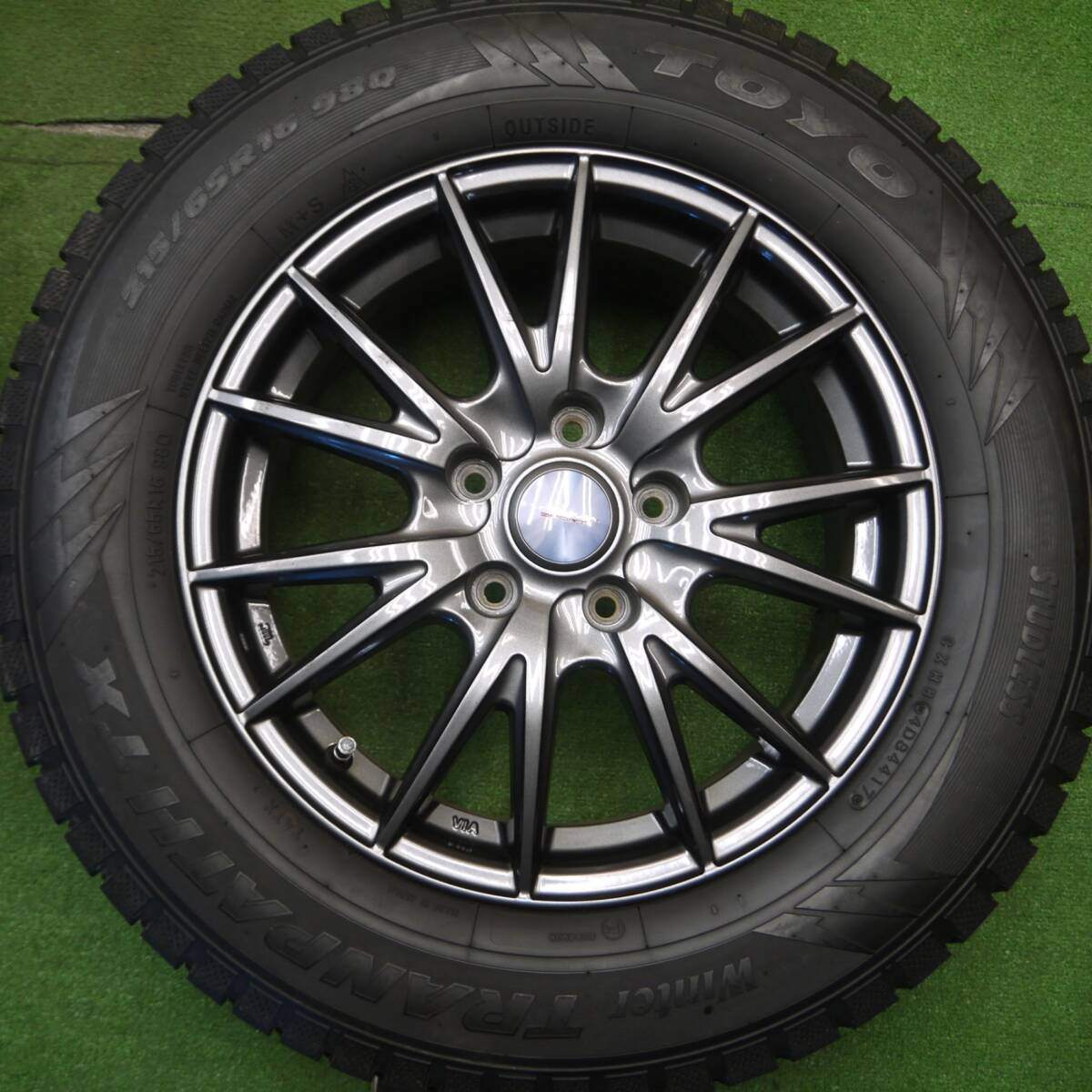 バリ溝!キレイ!9.5分★スタッドレス 215/65R16 トーヨー ウインター トランパス TX VELVA SPORT ヴェルヴァ 16インチ PCD114.3/5H★5012406Hス