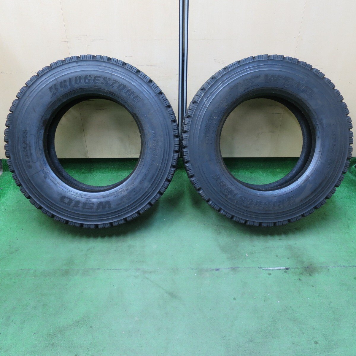 バリ溝!22年!9.5分!2本★トラック タイヤ 265/70R19.5 140/138J スタッドレス ブリヂストン W910 19.5インチ★5021409イスタ