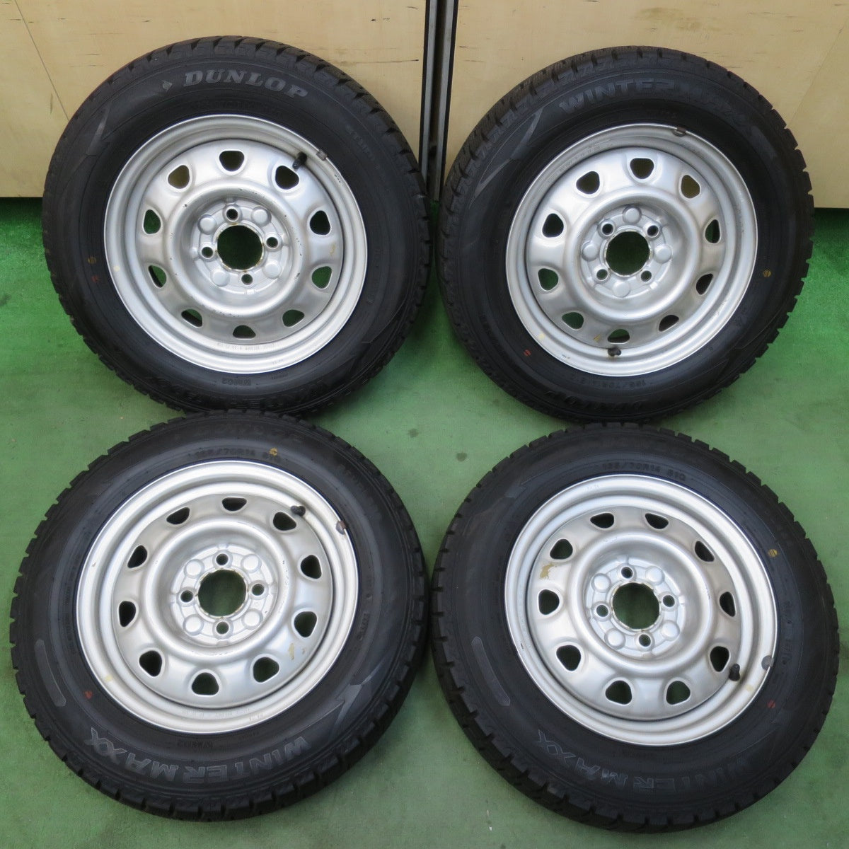 バリ溝!ほぼ10分★スタッドレス 165/70R14 ダンロップ ウインターマックス WM02 スチール ホイール 14インチ PCD100/4H★6010908イス