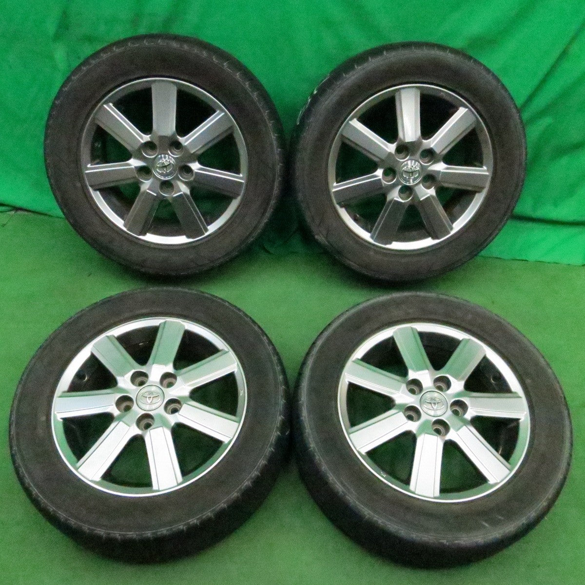 送料無料* 4本価格☆トヨタ 70系 ヴォクシー ノア 純正 225/55R16 