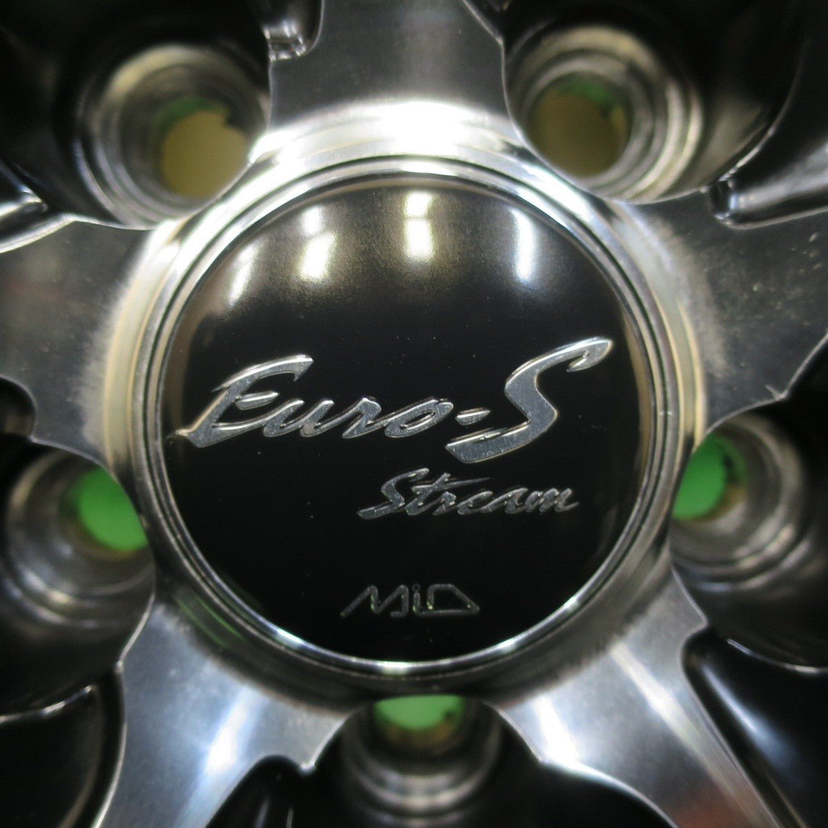 バリ溝!21年!キレイ!9.5分★レガシィ 等 225/50R17 スタッドレス ダンロップ ウインターマックス WM02 Euro-S Stream MiD 17インチ PCD100/5H★5022703イス