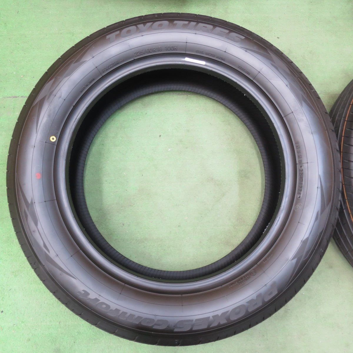 新車外し!24年★225/60R18 トーヨー プロクセス Comfort タイヤ 18インチ 40系 アルファード ヴェルファイア ハリアー等★5050204イノタ