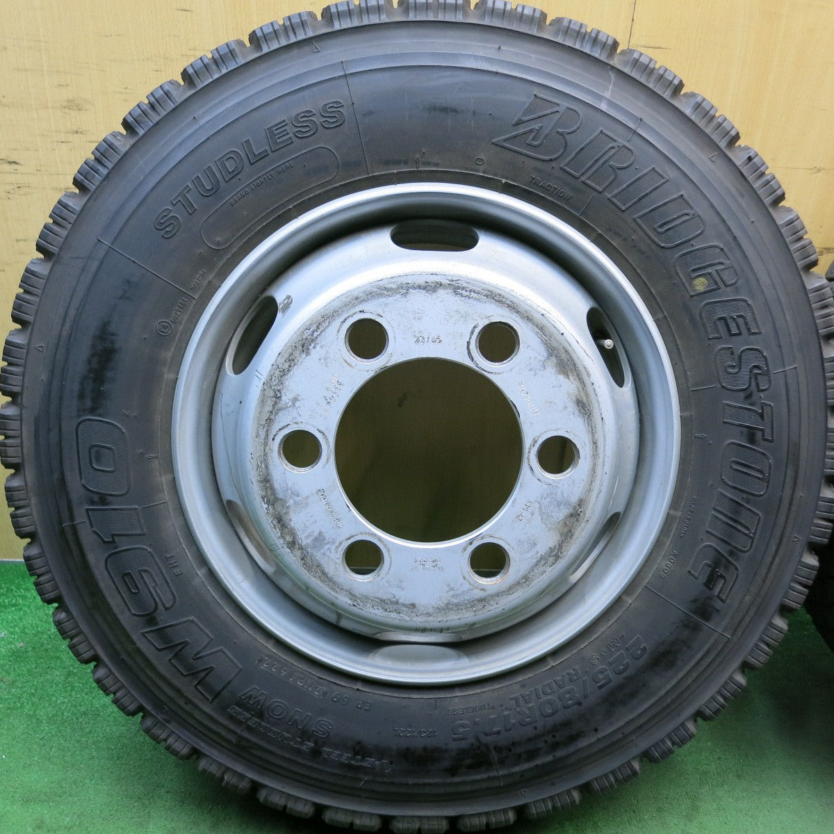 バリ溝!22年!9.5分!6本★トラック 225/80R17.5 123/122L スタッドレス ブリヂストン W910 ブリヂストン 製 スチール 17.5インチ 135-12 PCD222.25/6H★5091801HAス