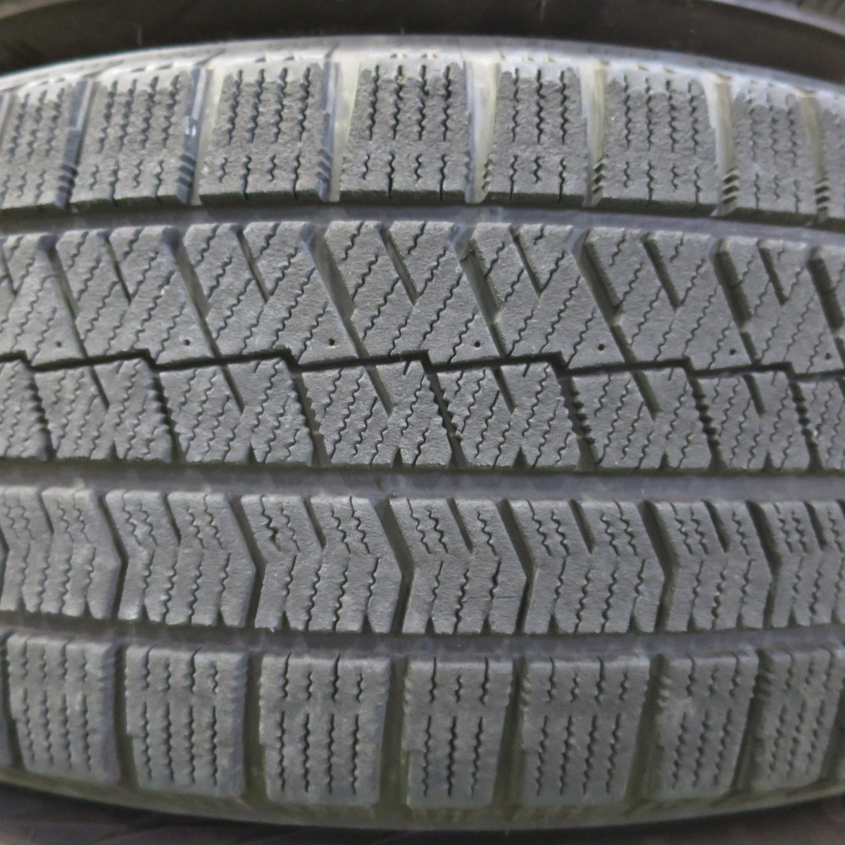 バリ溝!21年!キレイ!8.5分★フォレスター 等 225/60R17 スタッドレス ブリヂストン ブリザック VRX2 ECO FORME エコフォルム 17インチ PCD100/5H★5051510イス