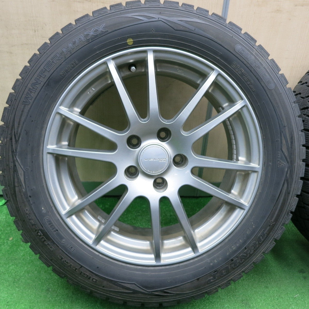 バリ溝!9.5分★スタッドレス 215/60R17 ダンロップ ウインターマックス WM01 VELVA ヴェルヴァ 17インチ PCD114.3/5H★5011203HAス