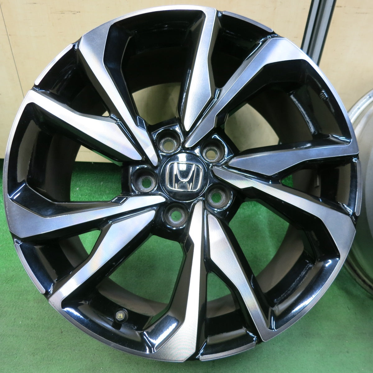キレイ★ホンダ FK7 シビック 純正 ホイール 18インチ 18×8J PCD114.3/5H★5041811SYホ