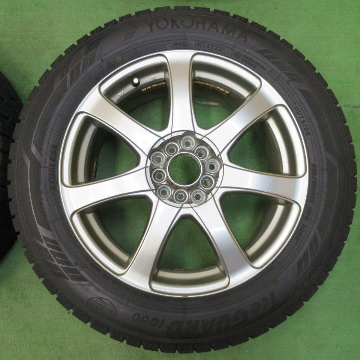 バリ溝!22年!9.5分★スタッドレス 215/60R17 ヨコハマ アイスガード iG60 社外 アルミ 17インチ PCD 100 114.3/5H マルチ★5010806イス