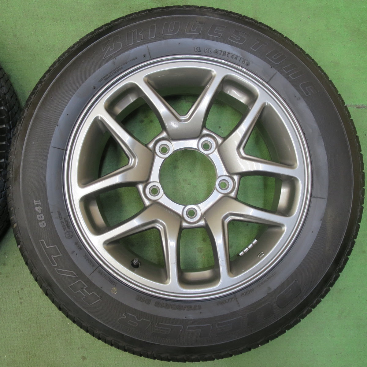 バリ溝!キレイ!9分★スズキ JB64 ジムニー 純正 175/80R16 ブリヂストン デューラー H/T 684Ⅱ 16インチ PCD139.7/5H★5090609イノ