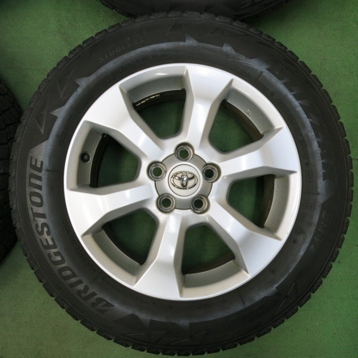4本価格★トヨタ ヴァンガード 純正 225/65R17 スタッドレス ブリヂストン ブリザック DM-V2 17インチ PCD114.3/5H★4122712SYス