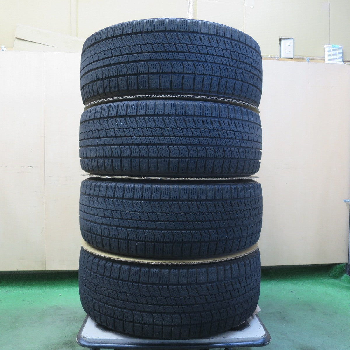 センサー付き!キレイ★レクサス ES 純正 235/45R18 スタッドレス ブリヂストン ブリザック VRX2 18インチ PCD114.3/5H★6052506イス