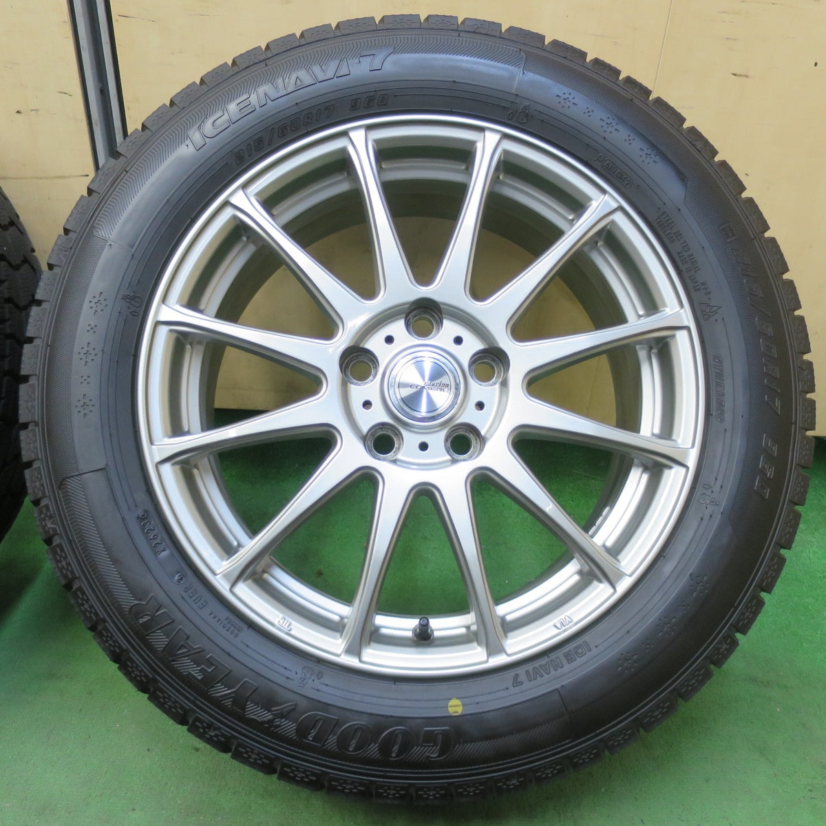 バリ溝!23年!キレイ!9.5分以上★スタッドレス 215/60R17 グッドイヤー アイスナビ7 ravrion LUMIERE ラブリオン 17インチ PCD114.3/5H★5101508イス