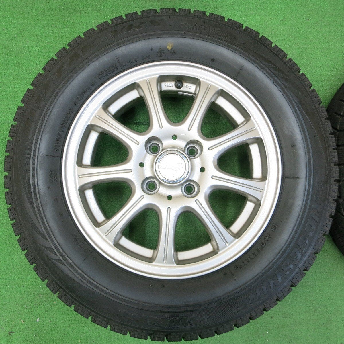 バリ溝!キレイ!8.5分★スタッドレス 185/70R14 ブリヂストン ブリザック VRX LAYCEA レイシア PCD100/4H★4053101イス