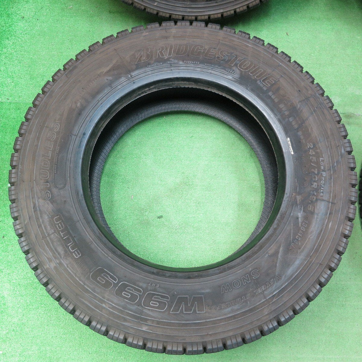 バリ溝!23年!ほぼ10分★トラック タイヤ 245/70R19.5 136/134J スタッドレス ブリヂストン W999 19.5インチ★4051301ナスタ