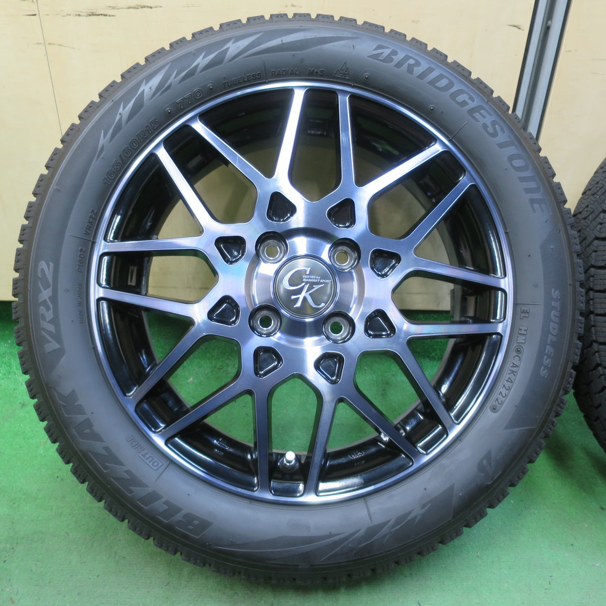 バリ溝!22年!キレイ!9分★スタッドレス 165/60R15 ブリヂストン ブリザック VRX2 VERTEC MANARAY SPORT ヴァーテック ハスラー ソリオ 等 PCD100/4H★5071202イス