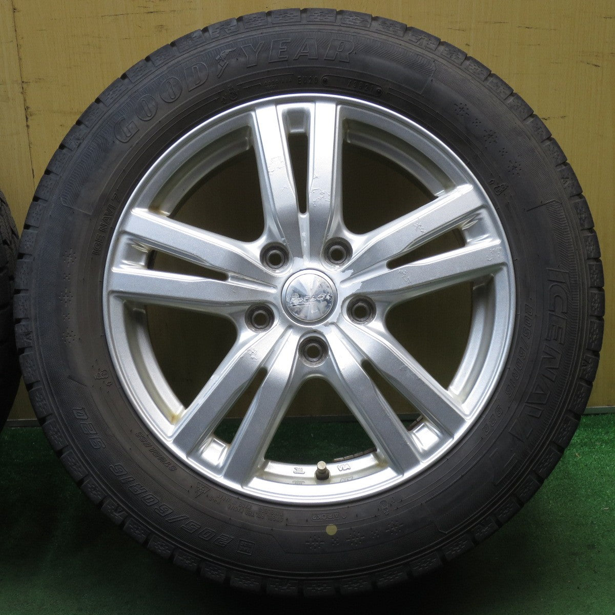 バリ溝!21年!9.5分★スタッドレス 205/60R16 グッドイヤー アイスナビ7 DUFACT デュファクト 16インチ PCD114.3/5H★5072903NJス