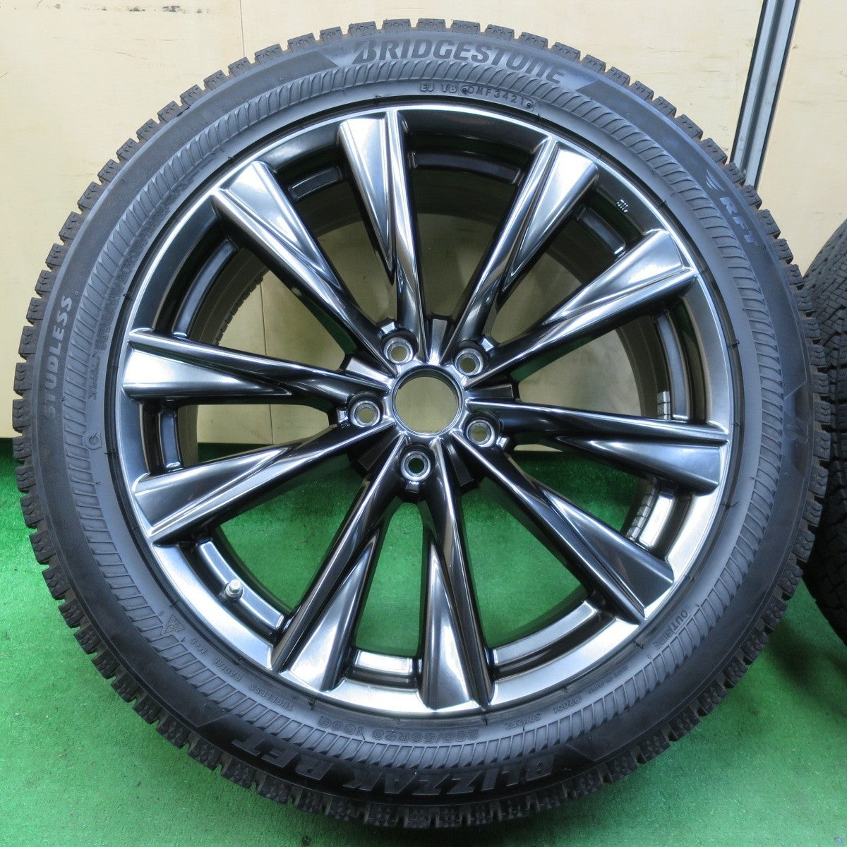 センサー付 バリ溝 21年 綺麗 9.5分★レクサス NX Fスポーツ 純正 235/50R20 スタッドレス BS RFT PCD114.3/5H★4072107イス