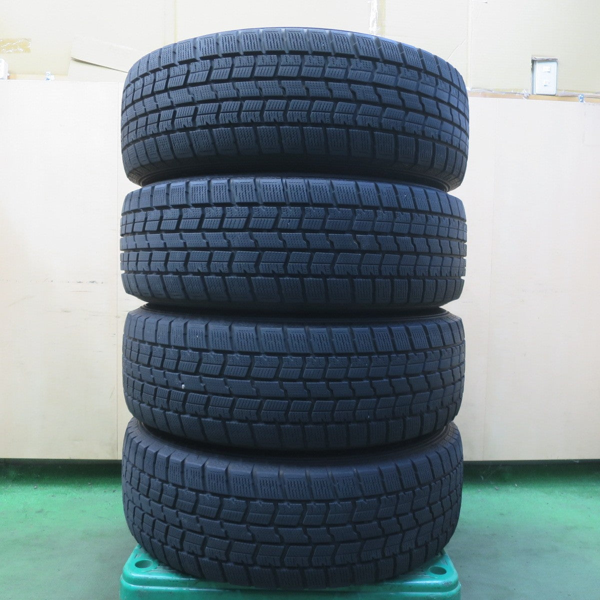 バリ溝!23年!キレイ!9.5分◎スタッドレス 225/60R17 グッドイヤー アイスナビ7 D.O.S. DOS 17インチ PCD114.3/5H◎6072305イス