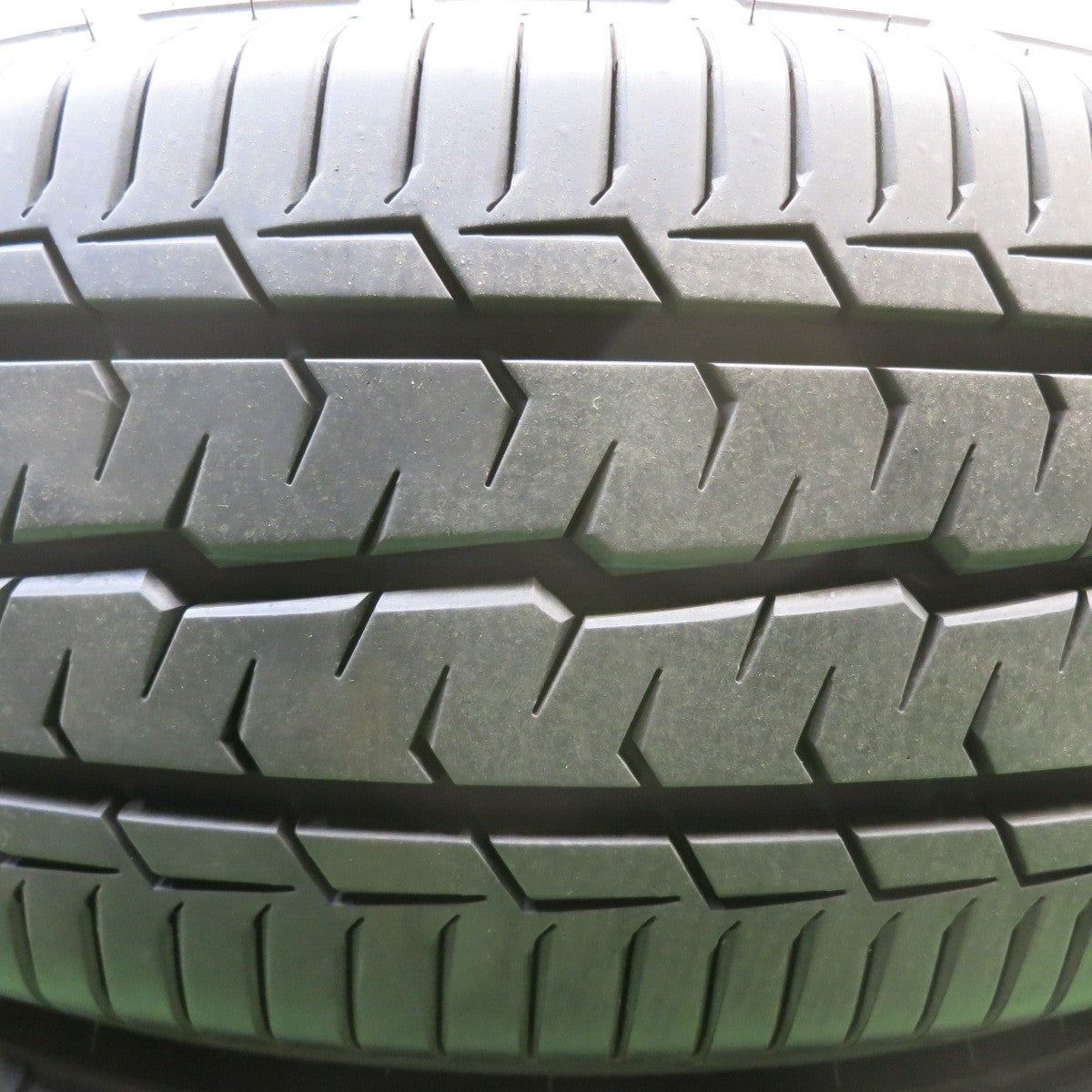 バリ溝!24年!9.5分★215/65R16 109/107R トーヨー タイヤ H30 ホワイトレター 16インチ アルファード ヴェルファイア ハイエース 等★6011805HAノタ