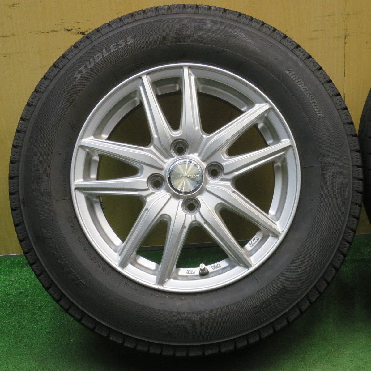 バリ溝!21年!キレイ!9.5分★スタッドレス 185/70R14 ブリヂストン ブリザック VRX3 ECO FORME エコフォルム 14インチ PCD100/4H★5092904NJス