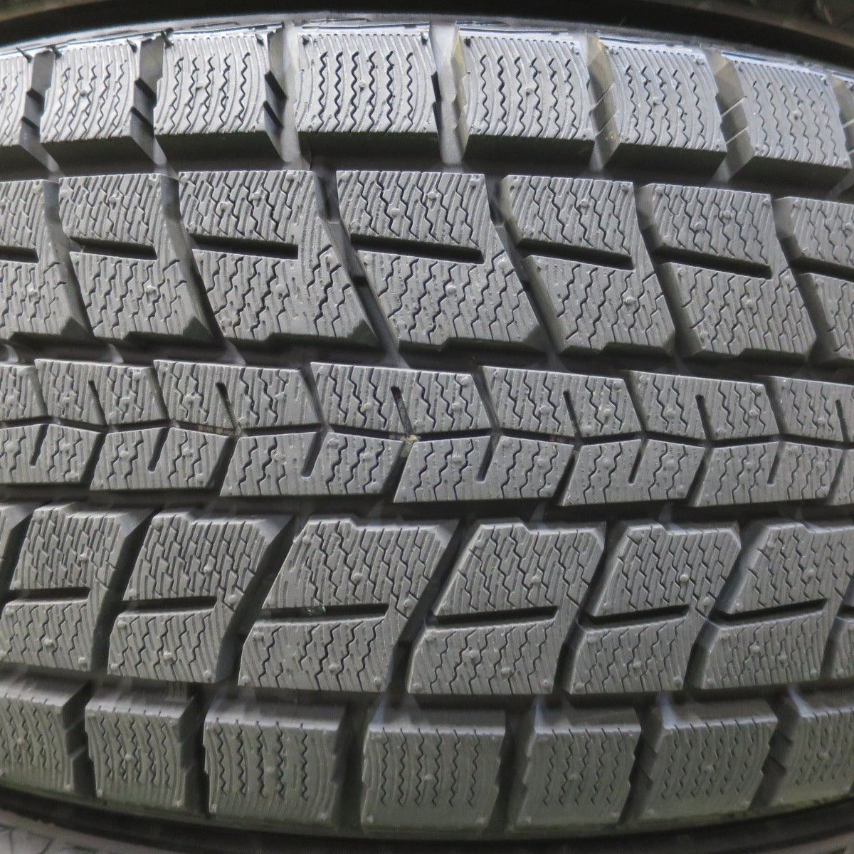 ほぼ未使用★スタッドレス 235/55R18 ダンロップ ウインターマックス SJ8 タイヤ 18インチ ハリアー RAV4 レクサス NX ムラーノ 等★6032402イスタ