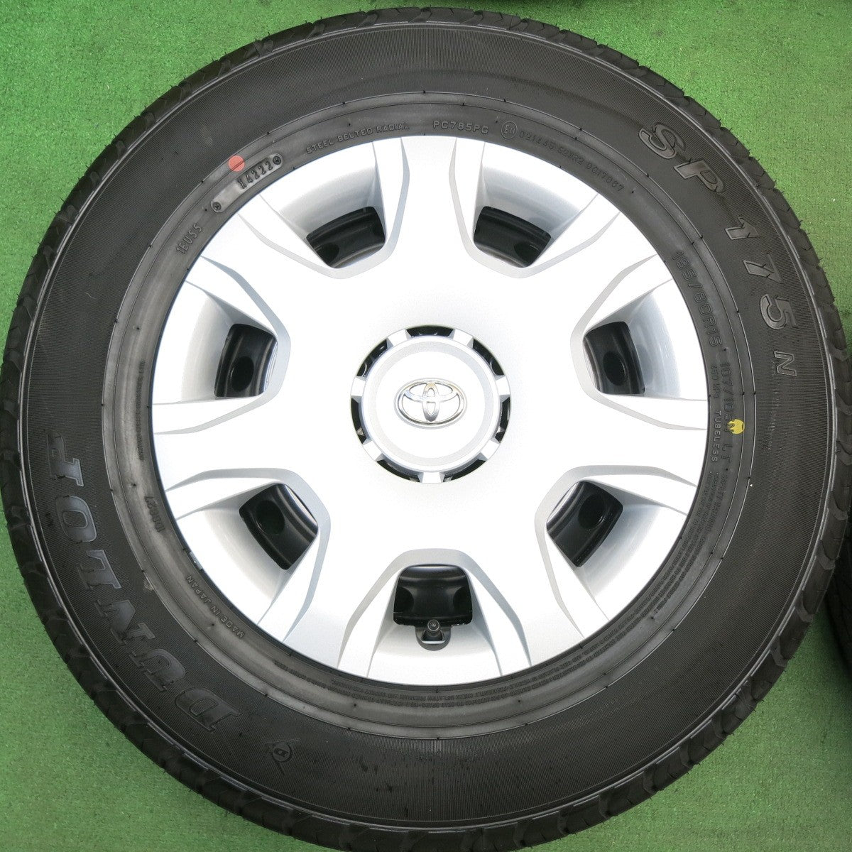 新車外し!22年★トヨタ 200系 ハイエース 純正 スチール 195/80R15 107/105N ダンロップ SP175N 15インチ PCD139.7/6H★5062108HAノ