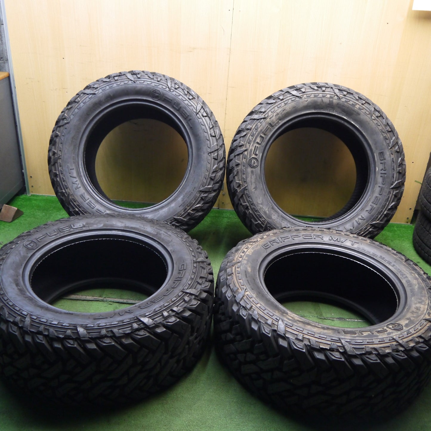 バリ溝!9.5分★35×12.50R20 FUEL GRIPPER M/T フューエル 20インチ タイヤ ハマー H2 等★5082004Hノタ