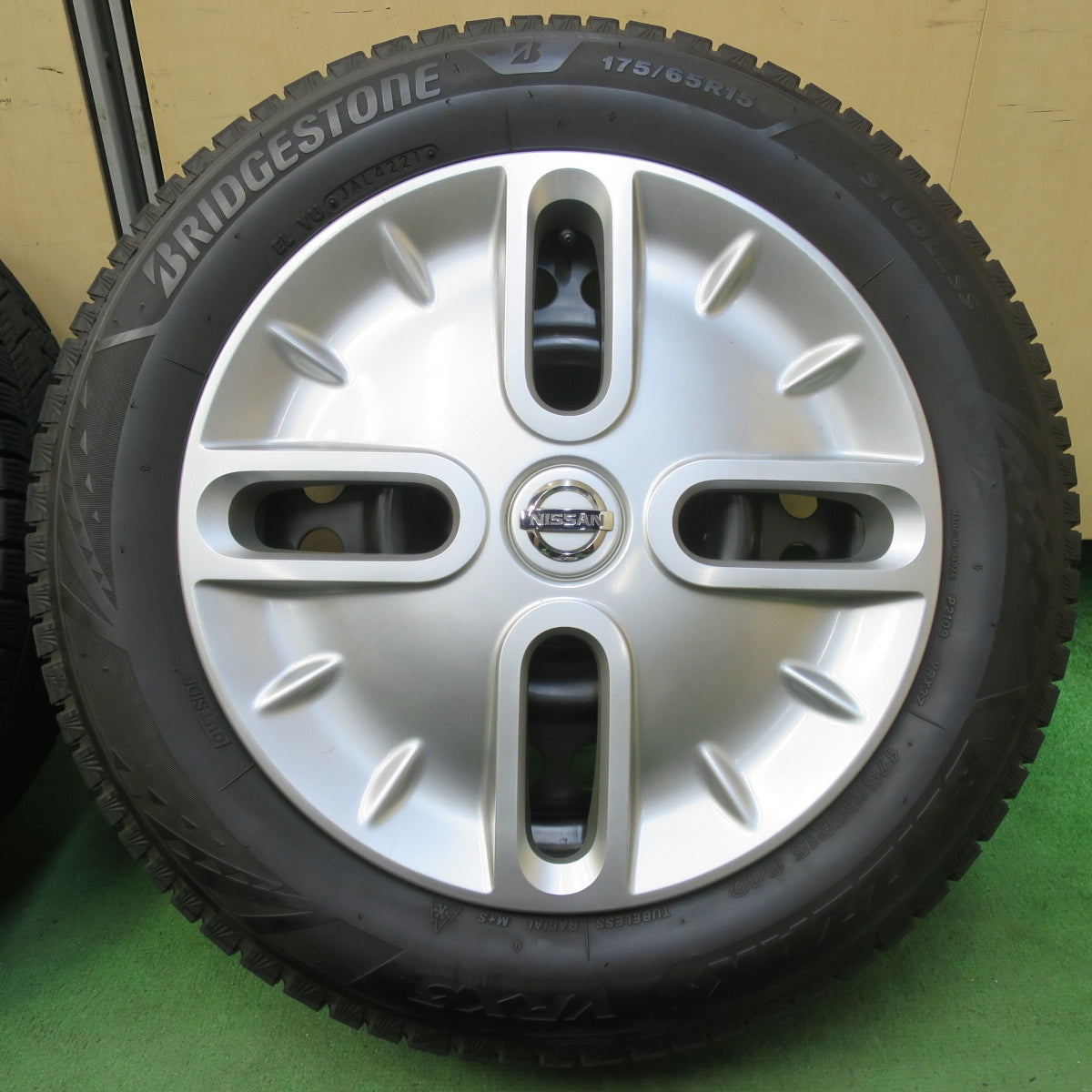 キレイ!21年★日産 キューブ 純正 スチール 175/65R15 スタッドレス ブリヂストン ブリザック VRX3 15インチ PCD100/4H★5092606イス