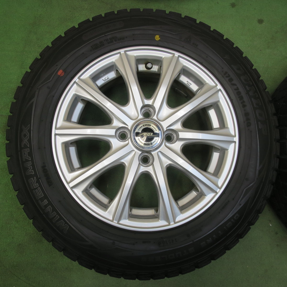 バリ溝!キレイ!9分★スタッドレス 175/70R14 ダンロップ ウインターマックス WM01 AXEL アクセル 14インチ PCD100/4H★6010907イス