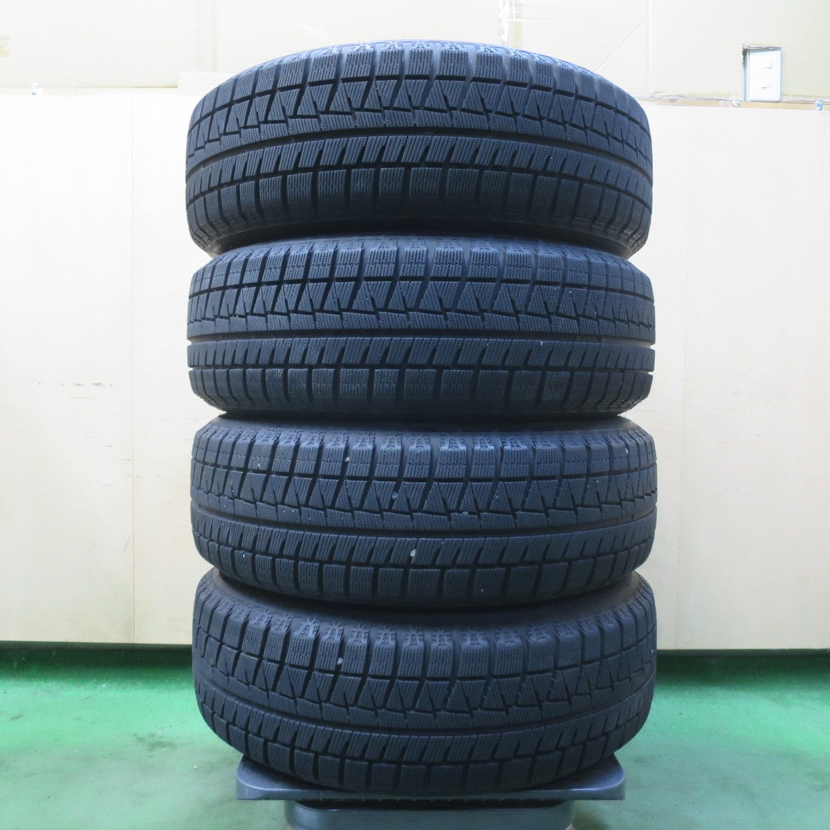 バリ溝!キレイ!9.5分★MINI ミニ クロスオーバー 純正 205/60R16 スタッドレス ブリヂストン アイスパートナー2 16インチ PCD120/5H★6021305イス