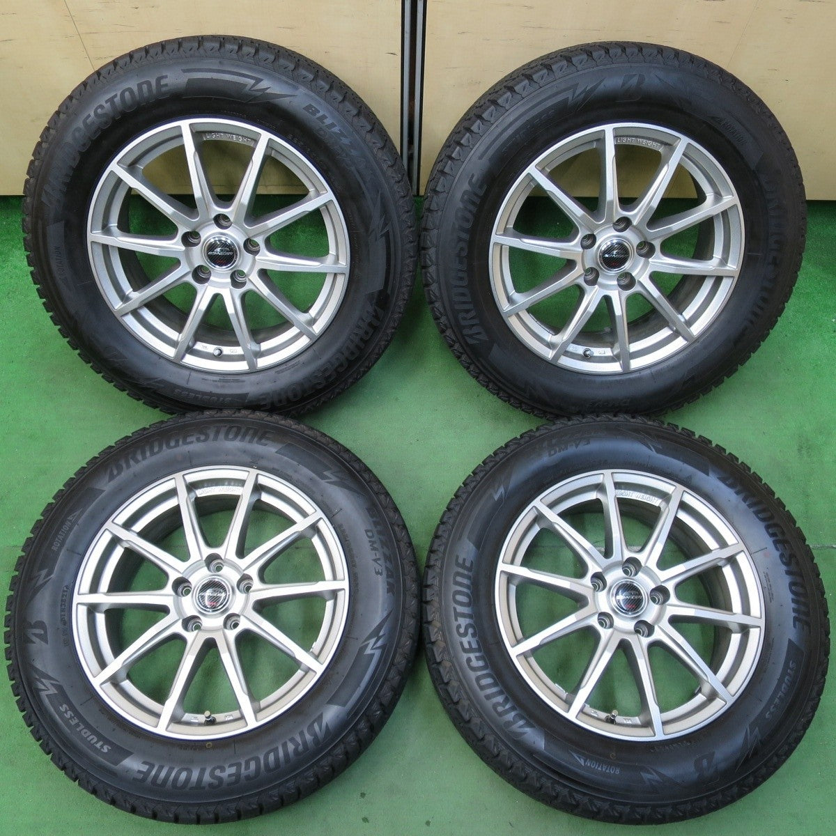 バリ溝!21年!キレイ!9.5分★スタッドレス 225/65R17 ブリヂストン ブリザック DM-V3 SCHNEIDER シュナイダー 17インチ PCD114.3/5H★5012006イス
