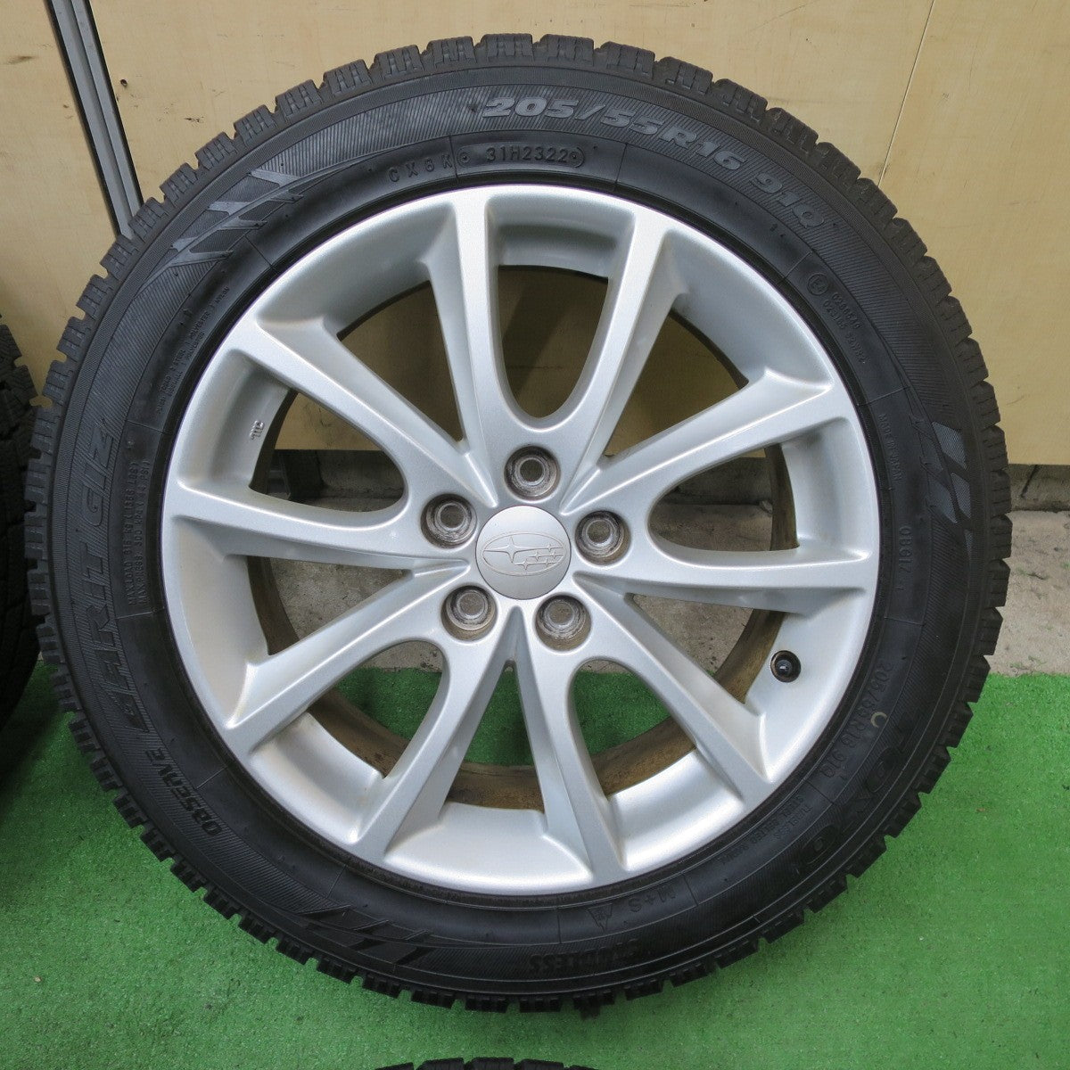 バリ溝!22年!キレイ!9.5分★スバル GJ GP インプレッサ G4 純正 205/55R16 スタッドレス トーヨー オブザーブ ガリット GIZ 16インチ PCD100/5H★5092302TTス