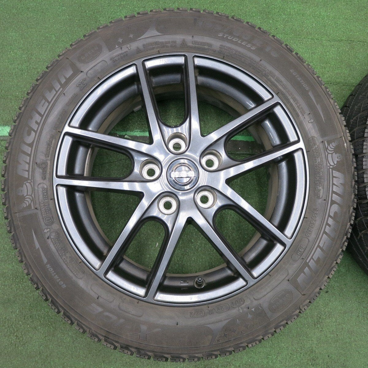 バリ溝 8.5分★日産 C27 セレナ 純正 OP エスティーロ 195/60R16 スタッドレス ミシュラン X-ICE XI3 PCD114.3/5H★4032704NJス