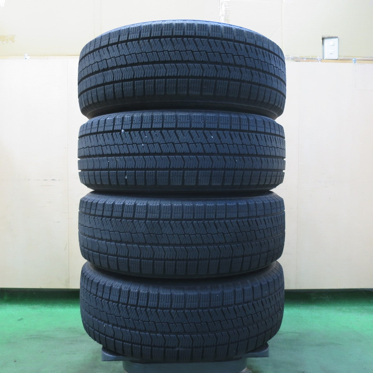 バリ溝!キレイ!9.5分★スタッドレス 205/60R16 ブリヂストン ブリザック VRX2 TOPRUN トップラン 16インチ PCD114.3/5H★5092309イス