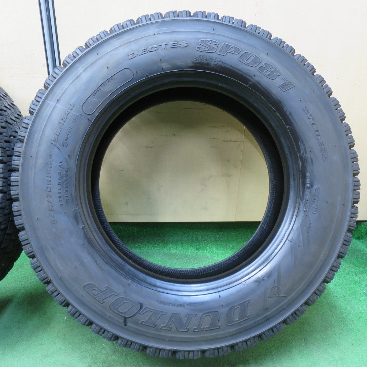 2本 23年★トラック タイヤ 245/70R19.5 136/134J スタッドレス ダンロップ デクテス SP081 DECTES 19.5インチ★5010613イスタ